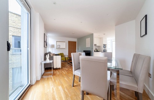 Limehouse Apartment | 3 Bed Flat by Limehouse Basin