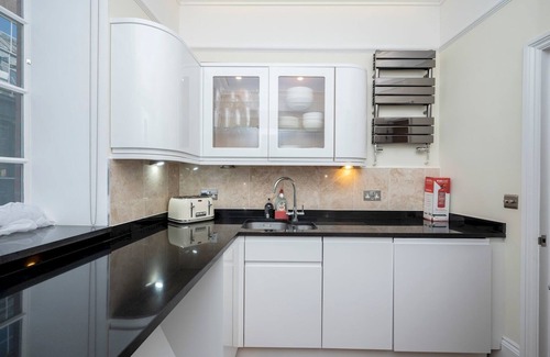 Barbican Apartment | 3-Bed Flat | Ensuite | Near Farringdon & Barbican | Pass the Keys