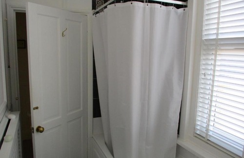 Ryde Apartment | 3 Bed Flat - Sleeps 5 - Garden - Parking - Wifi