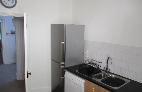 Ryde Apartment | 3 Bed Flat - Sleeps 5 - Garden - Parking - Wifi