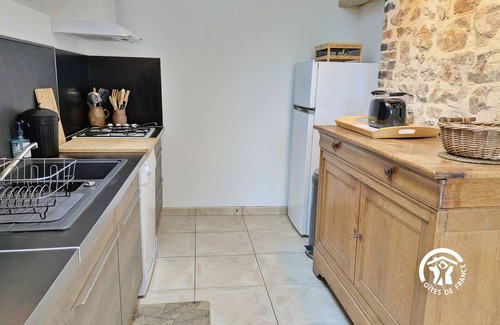 Sainte-Suzanne-and-Chammes Cottage | 3-bedroom independent house - modern comfort and historic charm, pets allowed