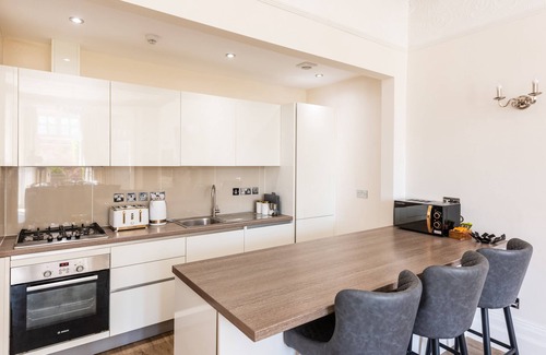Hove Apartment | 3 Bed Garden Apartment Opposite The Beach