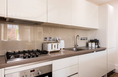 Hove Apartment | 3 Bed Garden Apartment Opposite The Beach