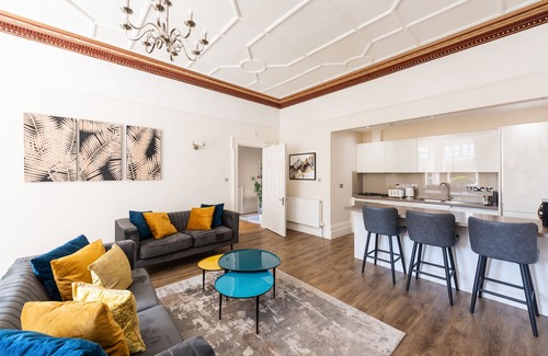 Hove Apartment | 3 Bed Garden Apartment Opposite The Beach