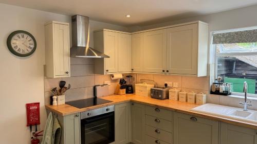 Southwater House | 3 Bed Garden Spa Cottage