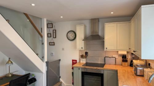 Southwater House | 3 Bed Garden Spa Cottage