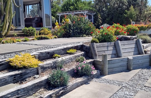 Birdlings Flat House | 3-bed gem in Birdlings Flat with stunning lake & ocean views – a rare retreat!