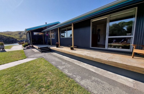 Birdlings Flat House | 3-bed gem in Birdlings Flat with stunning lake & ocean views – a rare retreat!
