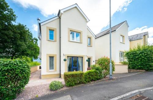 Pentrefelin House | 3 Bed Holiday Home in Llandeilo with log burner