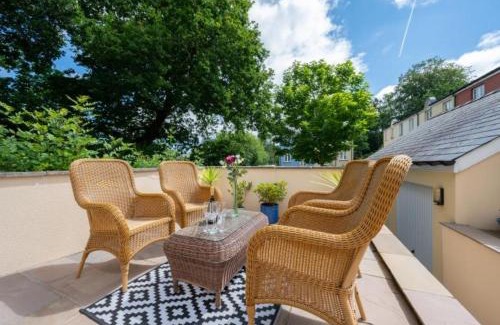 Pentrefelin House | 3 Bed Holiday Home in Llandeilo with log burner