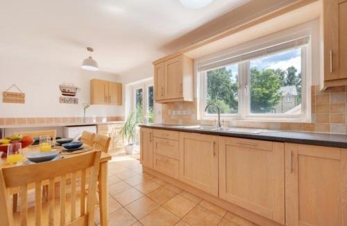 Pentrefelin House | 3 Bed Holiday Home in Llandeilo with log burner