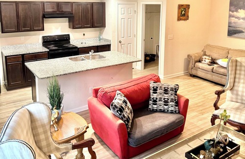 Northside Apartment | 3 Bed Home 5 Mins to JAX Airport & Zoo