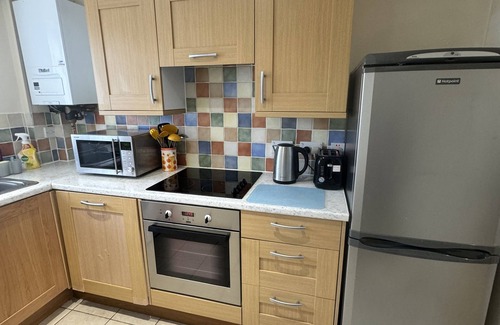 Slough House | 3 bed home Slough,private drive,near Heathrow,motorway,Legoland