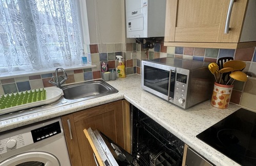 Slough House | 3 bed home Slough,private drive,near Heathrow,motorway,Legoland
