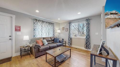 Berkley House | 3 bed home with huge yard near Hidden Lake