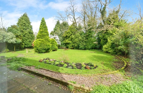 Olton House | 3 Bed Home, with parking - Solihull Centre
