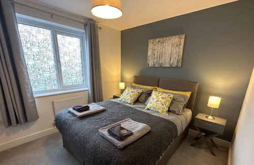 Bletchley House | 3 Bed House | Business or Leisure | Free Parking