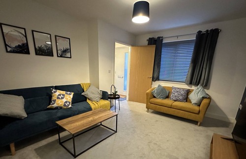 Bletchley House | 3 Bed House | Business or Leisure | Free Parking