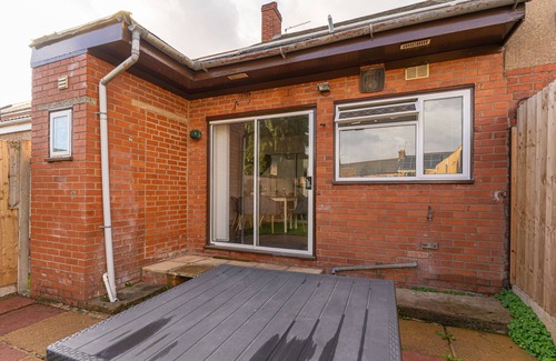 Wyken House | 3 Bed House Coventry . Serviced Accommodation available for longer bookings