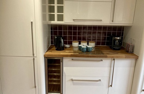 Warley House | 3 bed house free off street parking with garden
