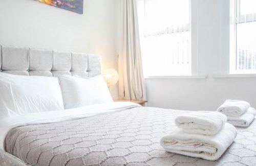 Hull Road House | 3 Bed House - Free Parking - 10 Minutes to City Centre - Perfect for Families, Contractors and Relocators