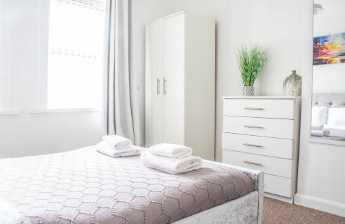 Hull Road House | 3 Bed House - Free Parking - 10 Minutes to City Centre - Perfect for Families, Contractors and Relocators