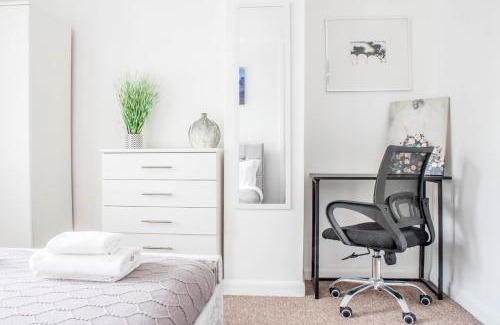 Hull Road House | 3 Bed House - Free Parking - 10 Minutes to City Centre - Perfect for Families, Contractors and Relocators