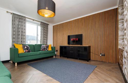 Peebles House | 3 Bed House-Free Parking