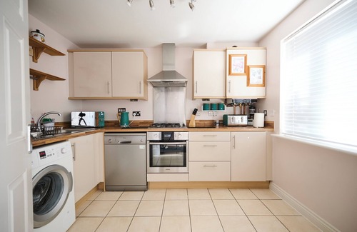Pinkwell House | 3 Bed House in Hayes & Heathrow