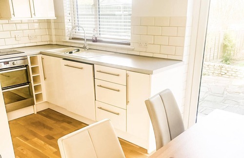 Little Holland House | 3-bed House in London Garden & Free Parking
