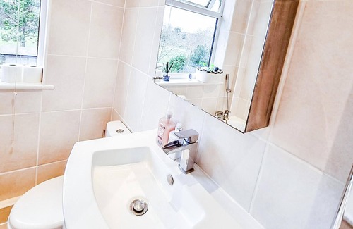 Little Holland House | 3-bed House in London Garden & Free Parking