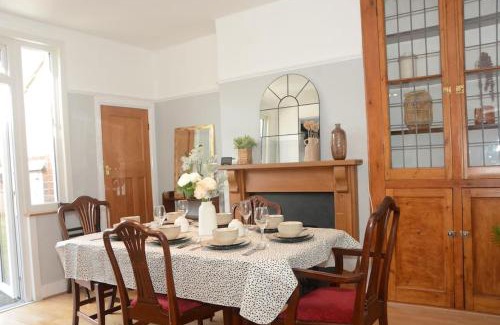 Bowes House | 3 Bed House in the heart of Palmers Green, London