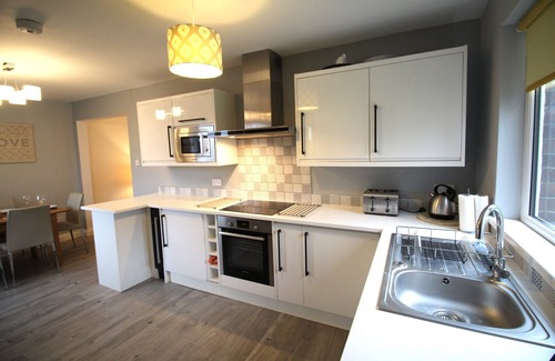 Rowlands Gill House | 3 Bed House - Sleeps 6 - Parking - Pets - Garden