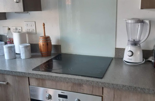 Rushden House | 3 Bed House - Sleeps 4 - Parking - Wifi