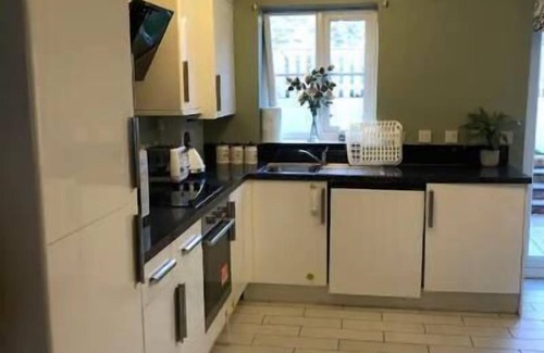 Avonmouth House | 3 Bed House - Sleeps 6 - Garden - Parking