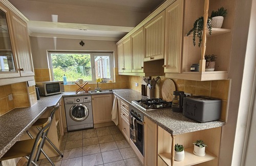 Welford House | 3 Bed House - Sleeps 7 - Parking - Wifi