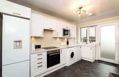Glenrothes House | 3 Bed House with Driveway