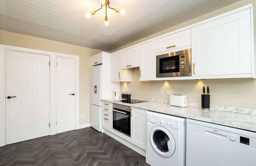 Glenrothes House | 3 Bed House with Driveway