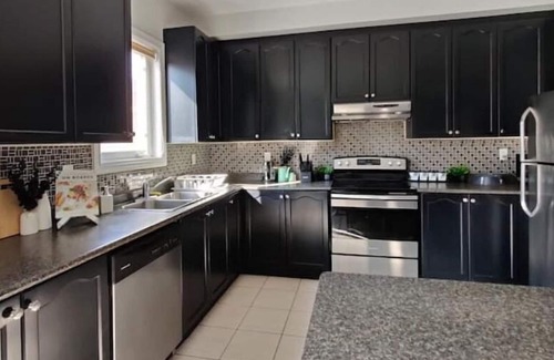East Credit Apartment | 3 bed house with chefs kitchen