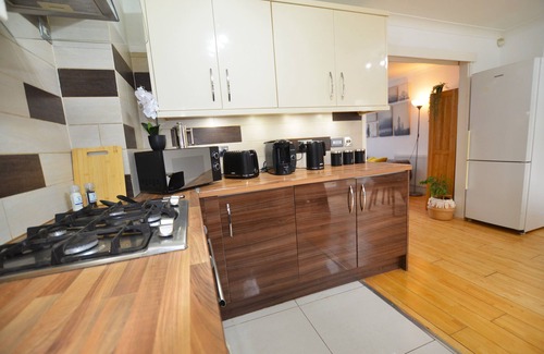 Fairfield House | 3 Bed house with Parking in Croydon - 15min to London Bridge & Gatwick Airport