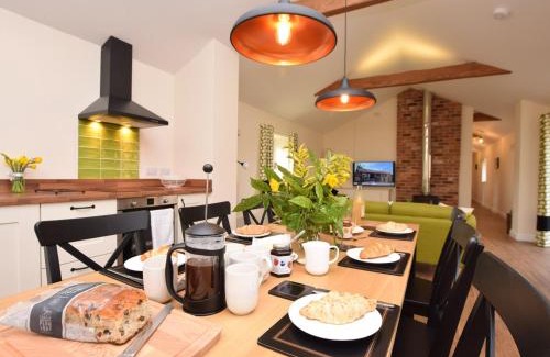 Alford House | 3 Bed in Alford 55963