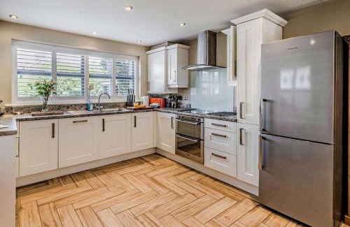 New Forest District House | 3 Bed in Brockenhurst 55301