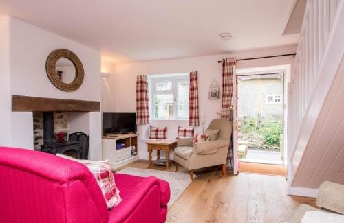 Bridport House | 3 Bed in Burton Bradstock DC055
