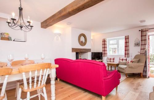 Bridport House | 3 Bed in Burton Bradstock DC055