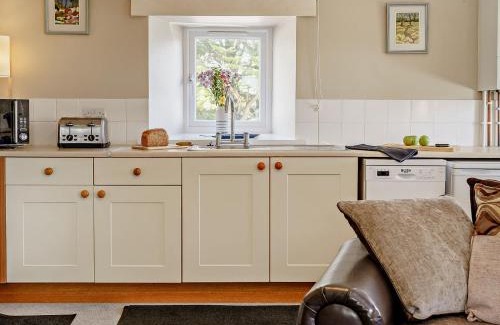 Cosheston House | 3 Bed in Cosheston 90731