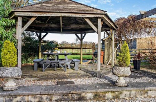 Crynant House | 3 Bed in Gower 93942