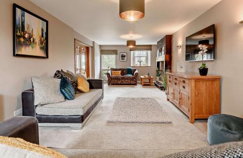 Egremont House | 3 Bed in Haile 90050