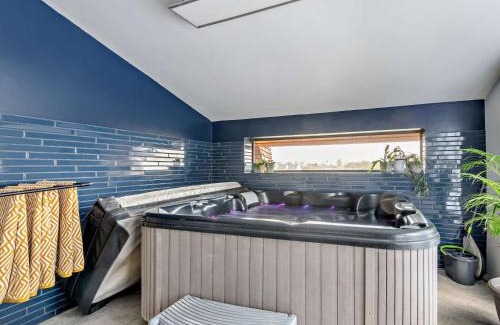 Hoylandswaine House | 3 Bed in Holmfirth 94342