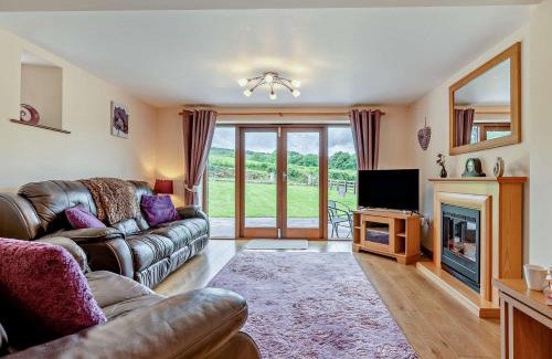 Fivelanes House | 3 Bed in Liskeard OLDOA
