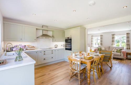 Clacton-on-Sea House | 3 Bed in Little Clacton oc-l32526